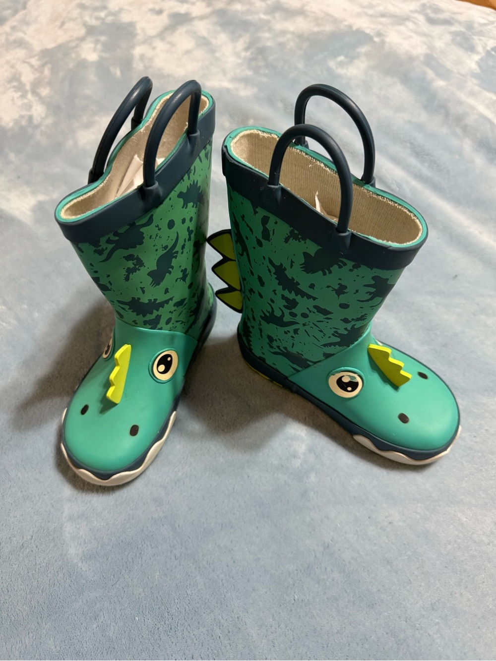 Kids Green Dino Rain Boots with Easy-Grab Handles